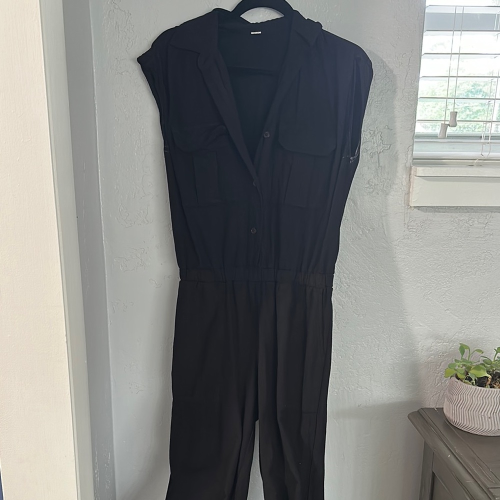 Monrow Black Sleeveless Jumpsuit with V-Neckline